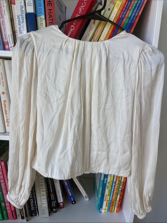 Alice + Olivia Tops - Alice and Olivia classics silk top with puffy sleeve s